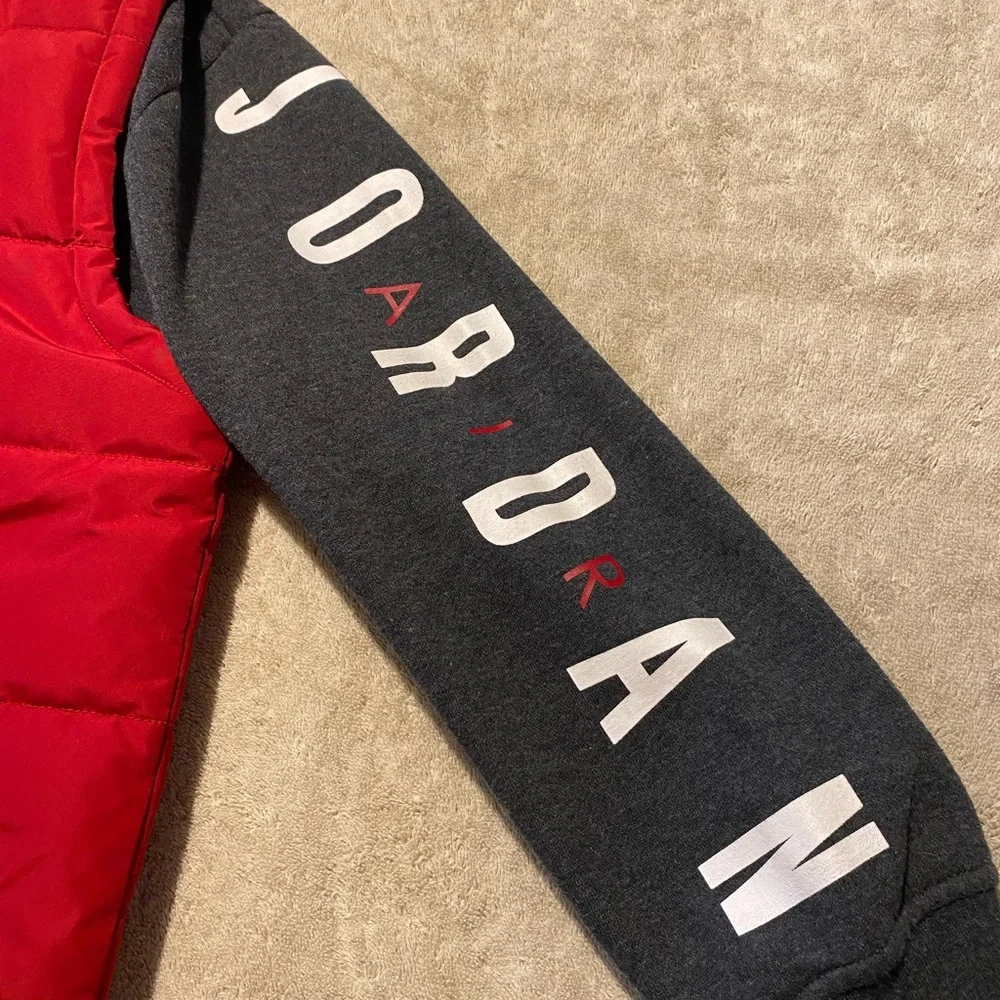 Youth boys Nike Air Jordan Puffer Sweatshirt Hoodie Warm Jacket Size Small Red